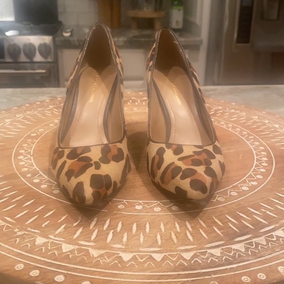 BCBG faux leopard print heels - Picture 2 of 4